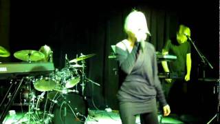 Zola Jesus   Tower   Live at The Billiken Club, St Louis   April 14, 2011.wmv