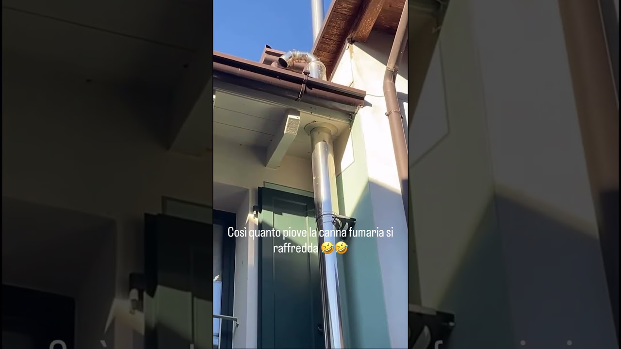 Внешний дымоход для пеллетной печи установлен неправильно. Риск возгорания крыши.