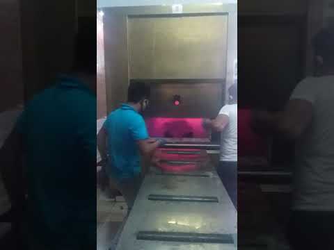 Video: Si imbalsano prima della cremazione?