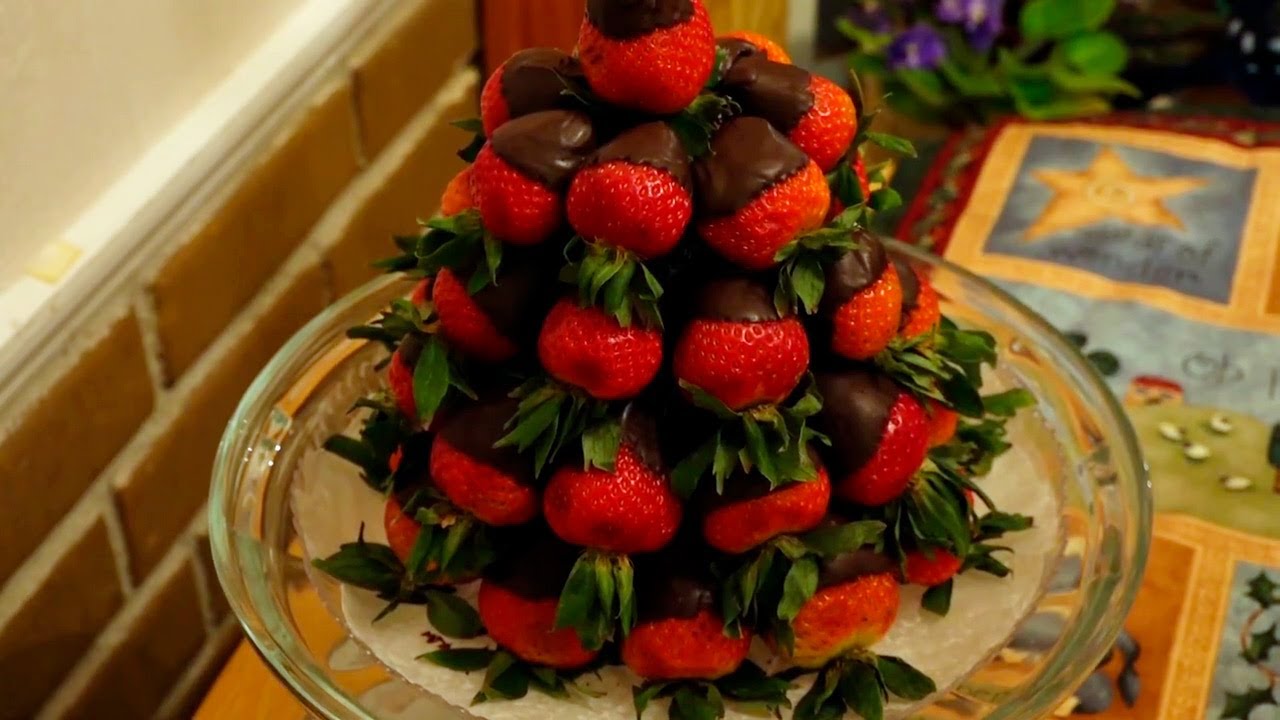 Chocolate-covered Strawberry Christmas Tree - YouTube