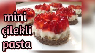 Çilekli Mini Pasta Kolay Pasta Çilek Jöleli Irmik Muhallebi Kakaolu Bisküvili