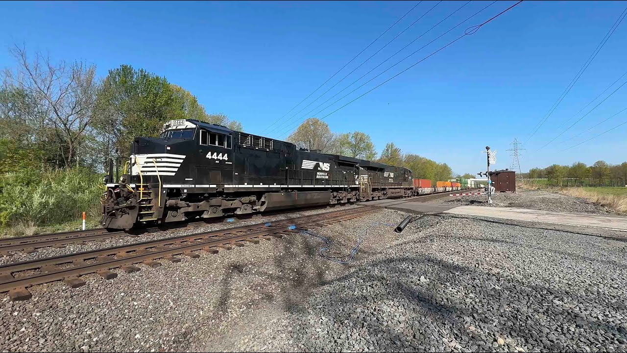 NS train 258. - YouTube