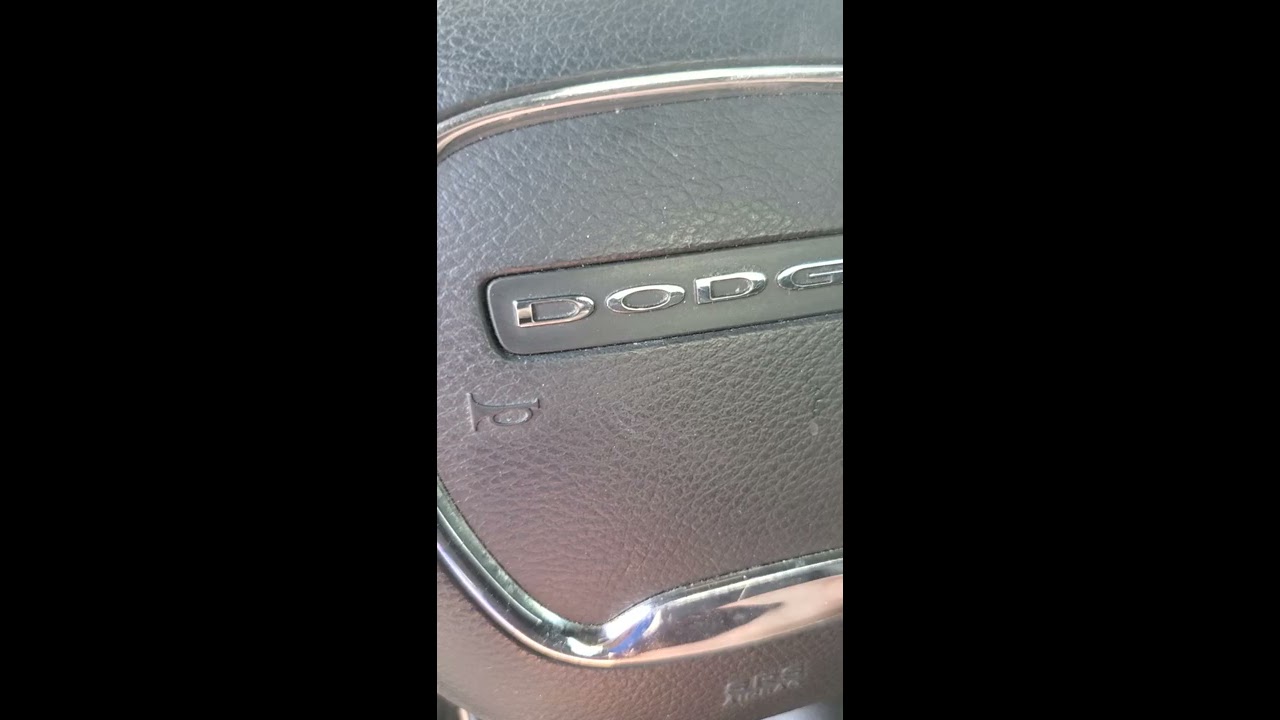 Снятие подушки безопасности рулевого колеса Dodge Challenger 2016 года