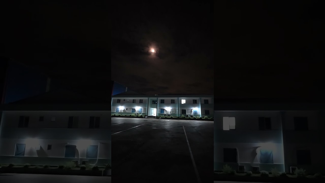 달.밤.기숙사.고요 Moon. Night 