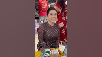 Nghệ sĩ Bình Tinh vô cùng xinh đẹp tại buổi giỗ tổ nhà Nsut Kim Tiểu Long