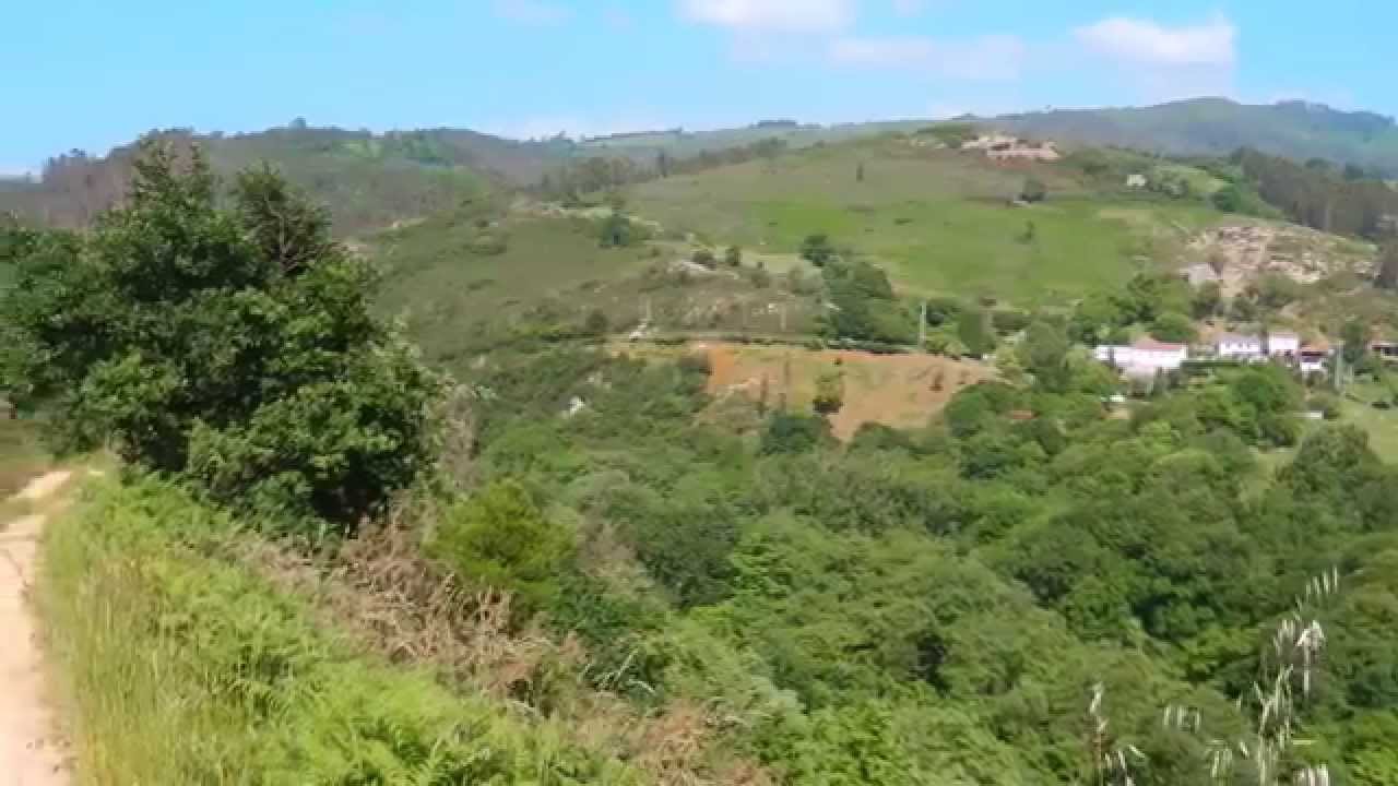 EL VALLE DEL NORA SUBIENDO LA CUESTA LA CARRIONA (LES REGUERES, ASTURIAS)