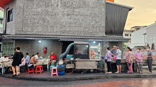 모든 요리가 한 접시에 400원! 할아버지의 놀라운 웍 스킬! / All dishes are 10 baht per plate! - Thai street food