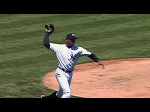 El Duque throws his entire glove to first