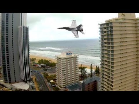 2018 Gold Coast 600 - F/A-18F SUPER HORNET Fly Over (SOUND WARNING!!!!)