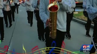 New Orleans paradegoers urged to follow Mardi Gras etiquette for safety of students