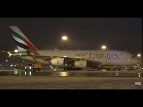 Planes De-Icing at Toronto Pearson Airport: Emirates A380, Lufthansa A350 & More