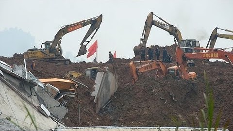 Huge China landslide leaves more than 90 missing