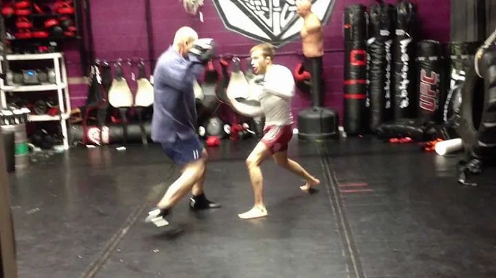 Allan Munroe - Mitt work ( uppercut + hook )