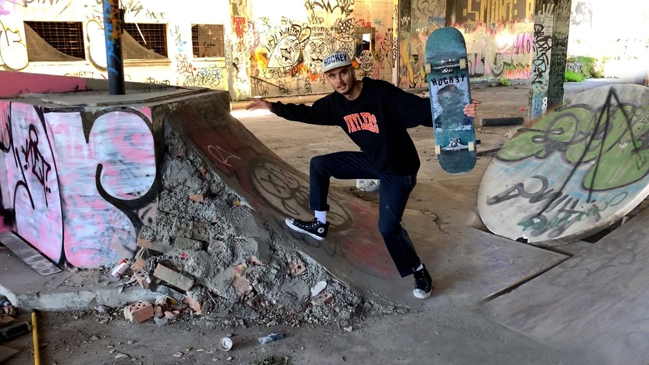 EXPLORING ABANDONED BUILDING D.I.Y SKATE PARK