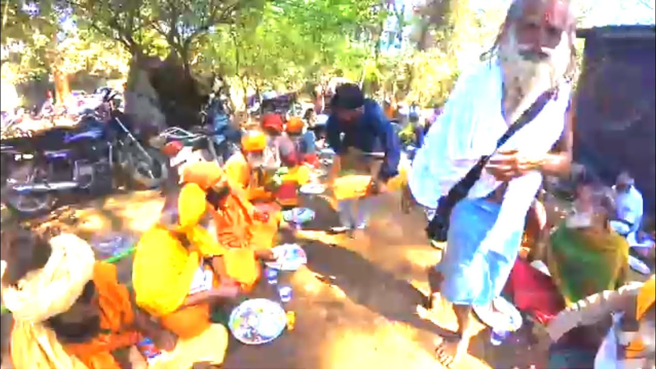 चित्रकुट के संत महावीर दास महाराज जी जंगलो भंडार कर रहे है #trending #viralsantalivideo 