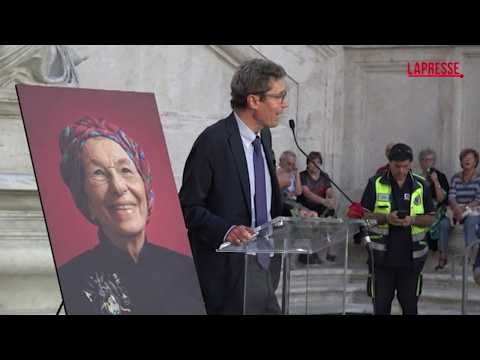 Video Emma Bonino, una bandiera dell'Ue sventola alla veglia civile