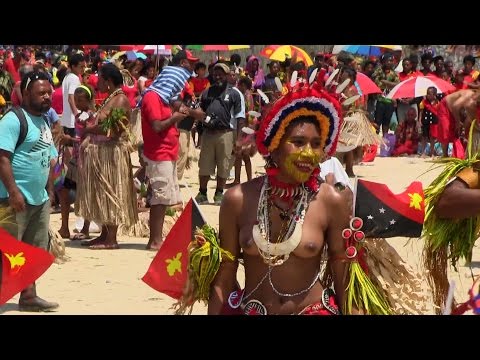 Video: Pengalaman Budaya Suku Dan Nyanyian Di Papua Nugini