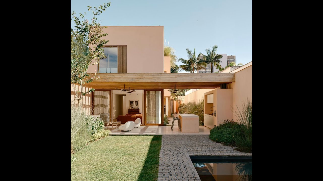 Do concreto ao jardim: descubra a Casa Praça 