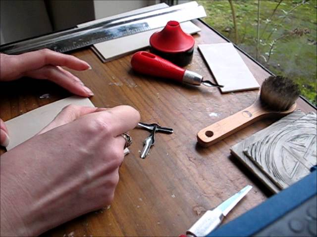 Sharpening lino cutting tools – Part 02 Using a Whetstone