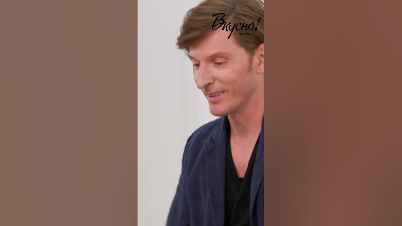 Павел Воля на шпагате