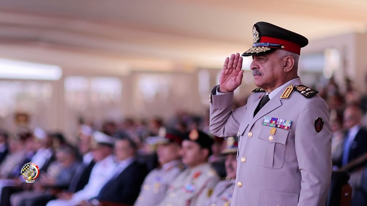 الفريق أول عبد المجيد صقر القائد العام للقوات المسلحة يشهد حفل تخرج دفعات جديدة من الكليات العسكرية