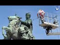Хмельницький знову без захисту і бруду: у Києві завершили очищення пам'ятника