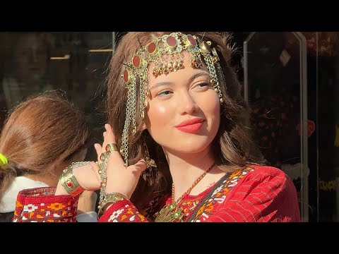 Turkmen Milli lybasymyzda Istanbul kocelerne aylandyk)