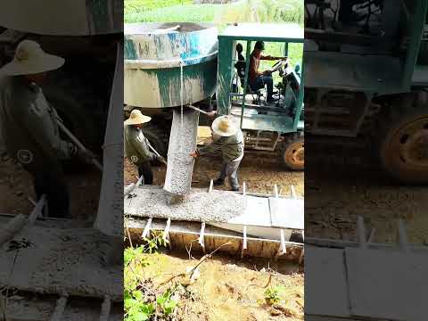 عملية صب الخرسانة بمساعدة الآلة تحت الجبل