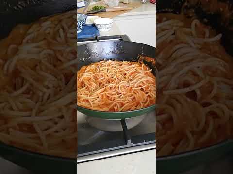 Let's Cook SPAGHETTI 🍝 TOMATOES 🍅 😋 EASY TO COOK BUT YUMMY 😋