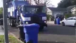 2009 Autocar WX64/Heil Rapid Rail Garbage Truck