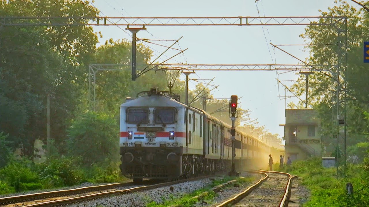 Recently POHed 1st HOG WAP-7 of IR Thrashes Tharwai Hauling 01071 Kamayani Express| Indian Railways