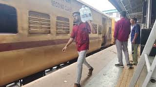 22455 Sainagar Shirdi - Kalka SF Express | Arrival at Bhusaval Junction | Train announcement #train