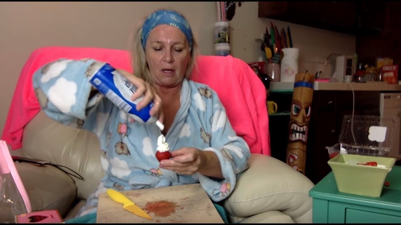 TRYING TRISHA'S GLITTER BITCH MASK!