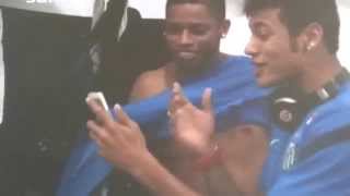 Neymar & André singing 'Te esparando' ◆ Santos | Clifford Clouds