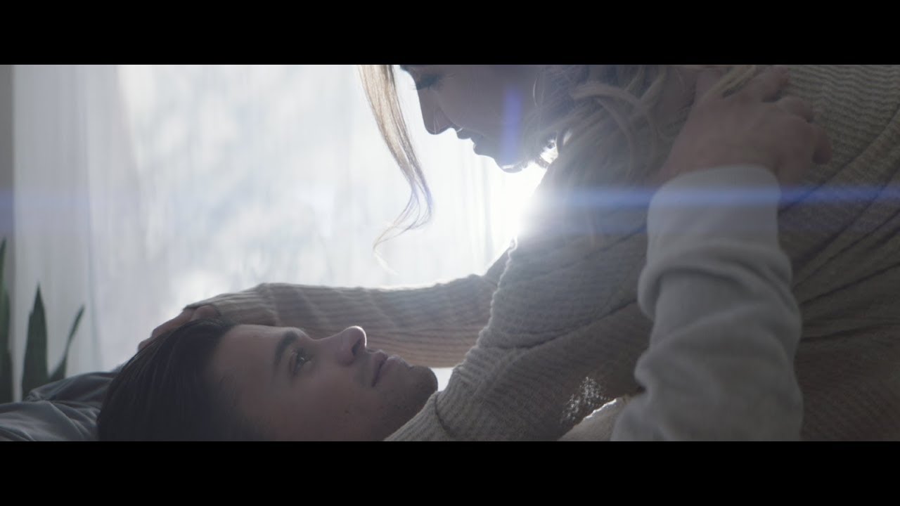 YouTubeでLisa Heller- Ghost (Official Music Video)を視聴 YouTubeでLisa Heller- Ghost (Official Music Video)を視聴