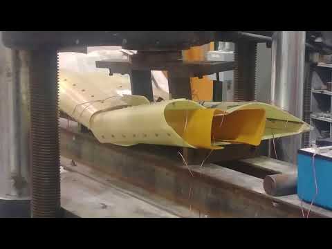 4 Point Bending of 70MW Wind Turbine Blade Section