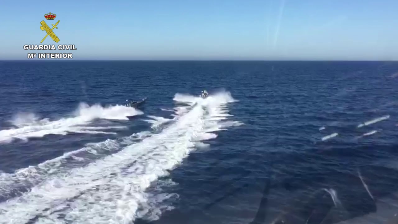 Una embarcación de la Guardia Civil de Ceuta sufre un accidente con una narcolancha