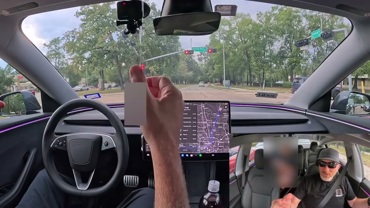 Tesla FSD 14.1.4 Ubers: милая молодая женщина из Кингвуда в кампус Университета Райса
