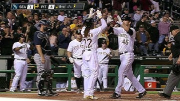 SEA@PIT: Jones belts a two-run jack to pad the lead