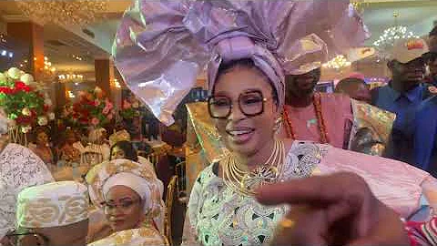 SULE ALAO MALAIKA makes Money rain at Lizzy Anjorin's installation