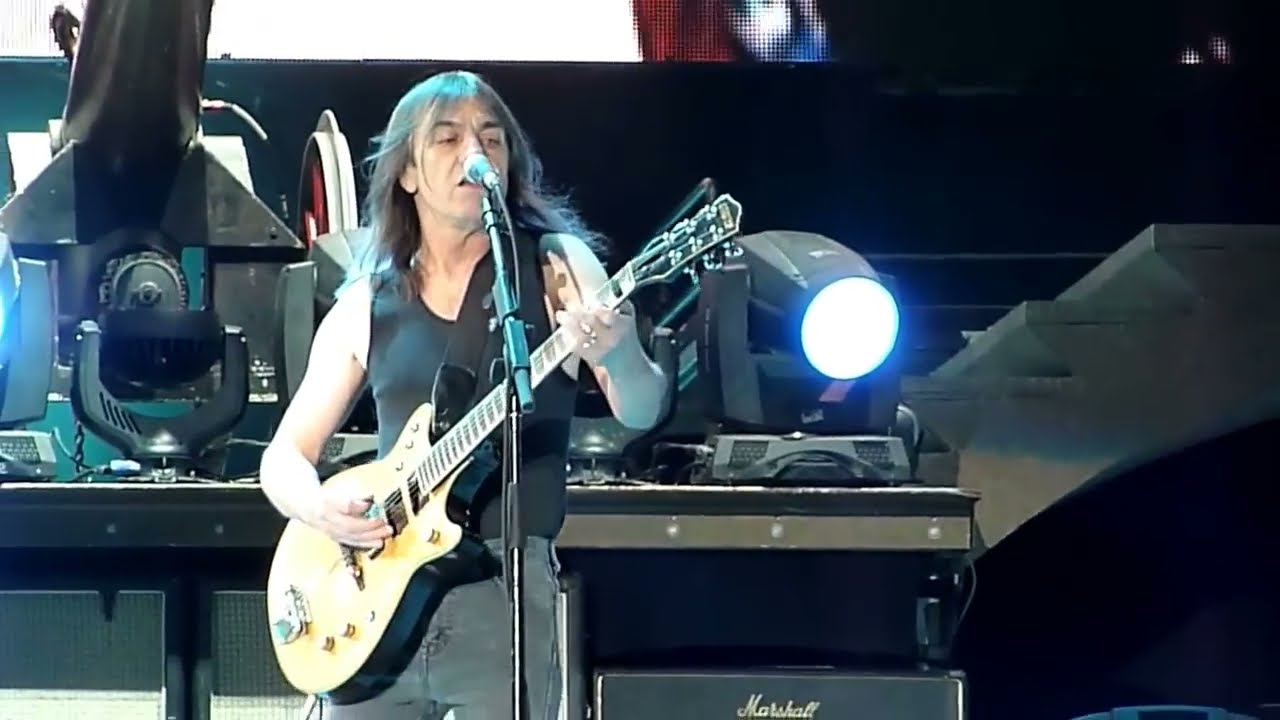 AC/DC - FOR THOSE ABOUT TO ROCK (WE SALUTE YOU)  - Berlin 22.06.2010 (