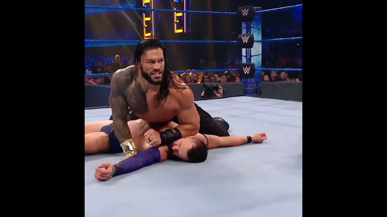 🗣️: Roman reigns vs finn balor 