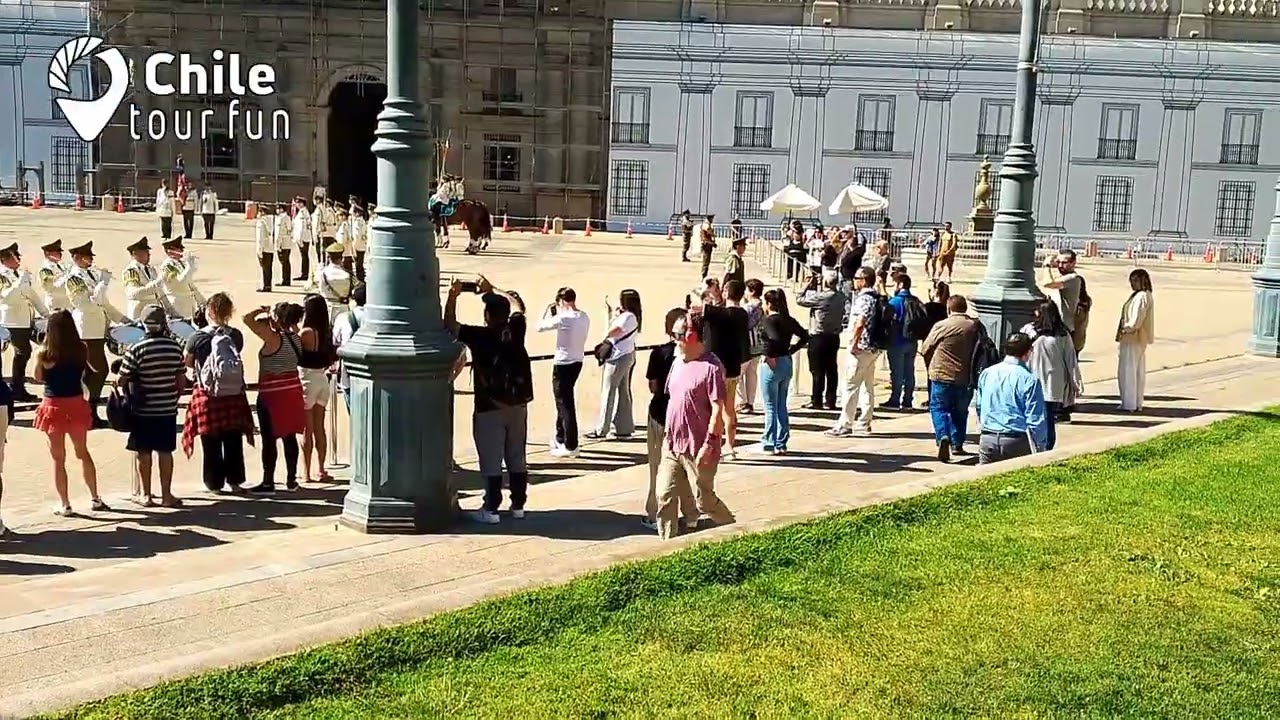 Cambio de Guardia en el Palacio de La Moneda | Tradición y Cultura en Santiago de Chile