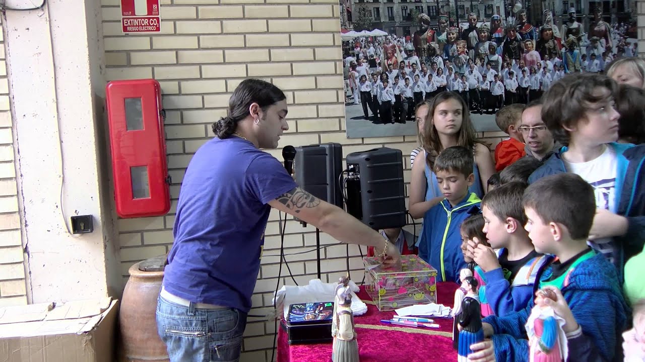Tudela 2015 Presentación Gigantes de goma Comparsa Perrinche --- Grabado en 4K