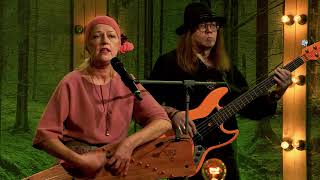 Pati Māte Savu Dēlu Ogas