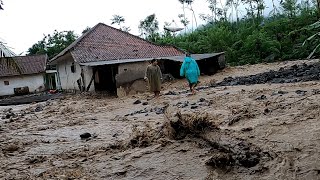 SEMAKIN GAWAT !!! BANJIR LAHAR DAHSYAT SEMERU JEBOLKAN TANGGUL MENERJANG RUMAH WARGA