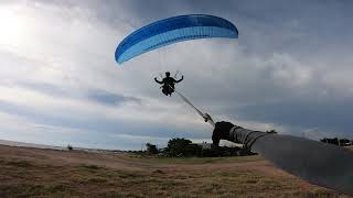 ฝึกนักเรียนเล่นร่มร่อนParagliding