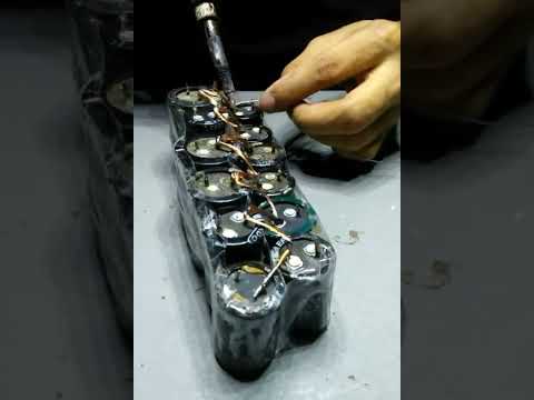 Video: Mengapa kapasitor elektrolit terpolarisasi?