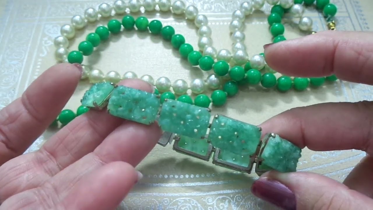 Красота в зеленом - броши с кабошонами, урановым и пекинским стеклом. Блошиный рынок и интернет.