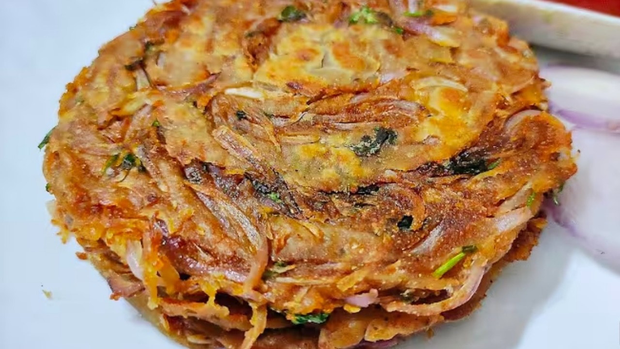 ಮನೆಮಂದಿ ಒಮ್ಮೆ ಈ ರೆಸಿಪಿ ರುಚಿ ನೋಡಿರೆ ಪದೇ ಪದೇ ಕೇಳೋದು ಗ್ಯಾರೆಂಟಿ | Onion Parota Recipe in Kannada |